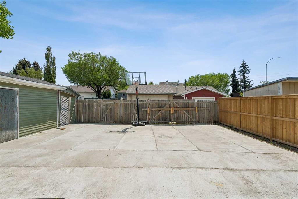 83 Appletree Close Se, Calgary, AB - Outdoor