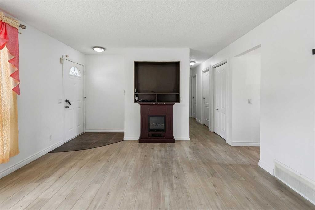 83 Appletree Close Se, Calgary, AB - Indoor
