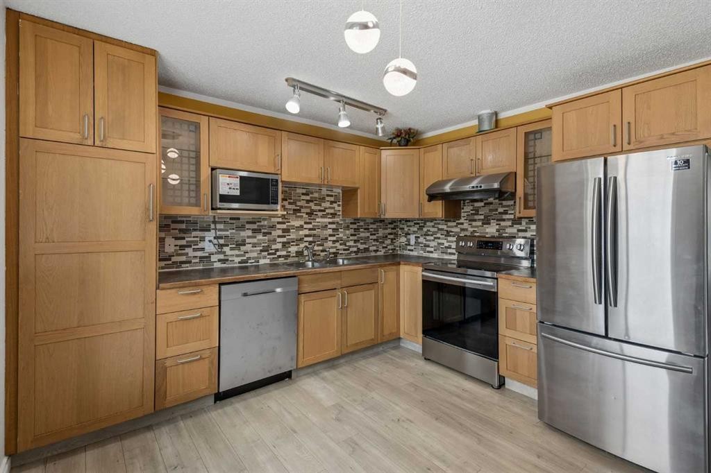 83 Appletree Close Se, Calgary, AB - Indoor Photo Showing Kitchen With Double Sink