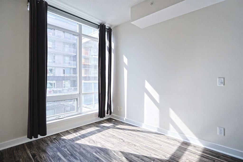 904-10 Brentwood Common Nw, Calgary, AB