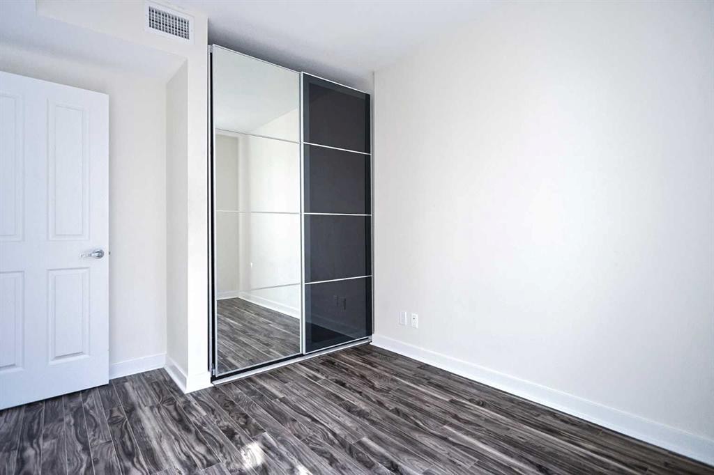 904-10 Brentwood Common Nw, Calgary, AB
