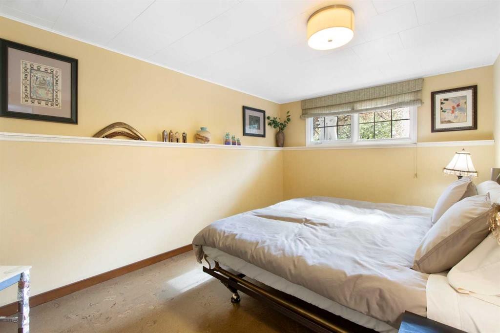 10811 Maplecrest Road Se, Calgary, AB - Indoor Photo Showing Bedroom