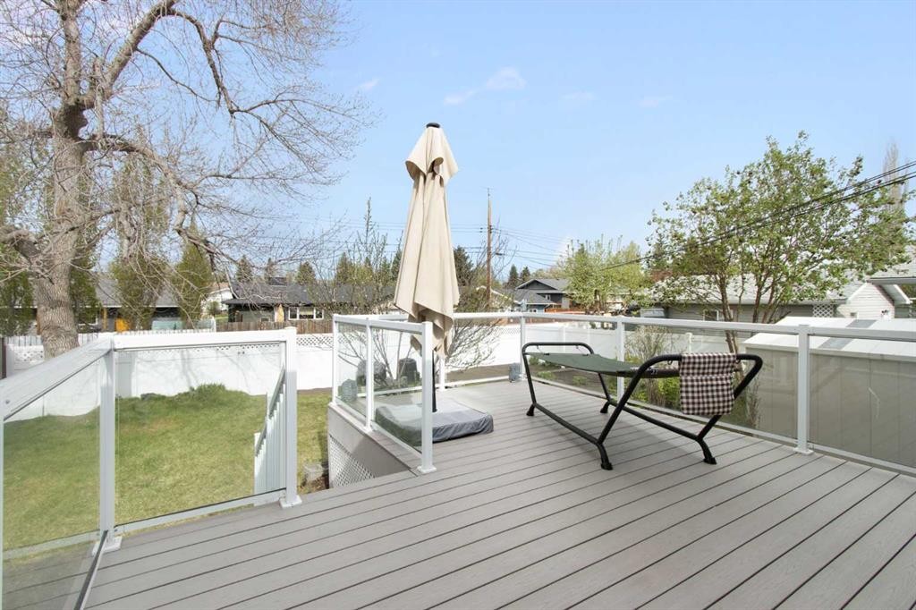10811 Maplecrest Road Se, Calgary, AB - Outdoor