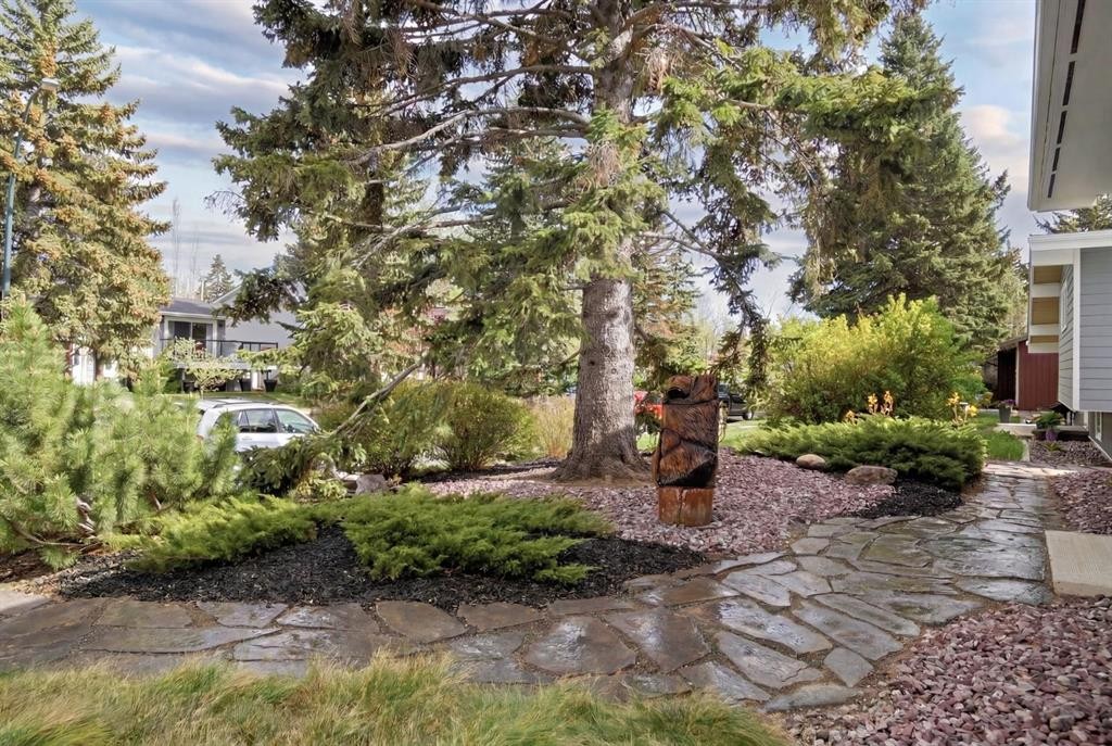10811 Maplecrest Road Se, Calgary, AB - Outdoor
