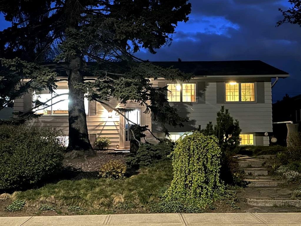 10811 Maplecrest Road Se, Calgary, AB - Outdoor