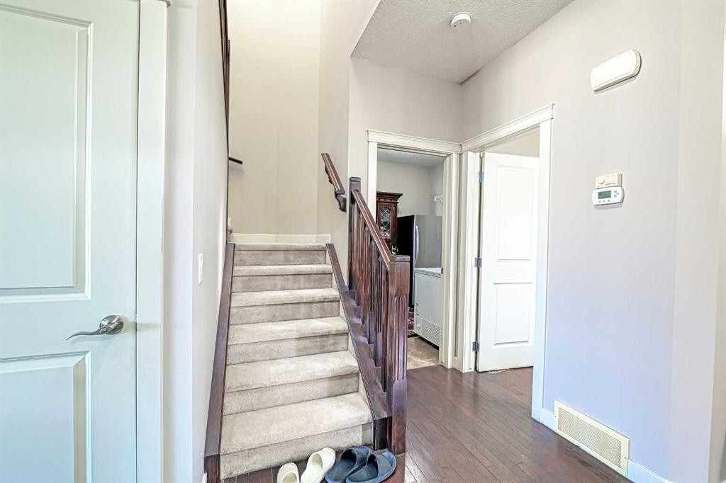 247 Pantego Way Nw, Calgary, AB - Indoor Photo Showing Other Room