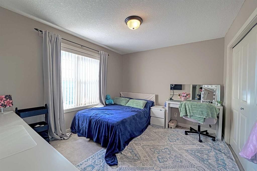 247 Pantego Way Nw, Calgary, AB - Indoor Photo Showing Bedroom