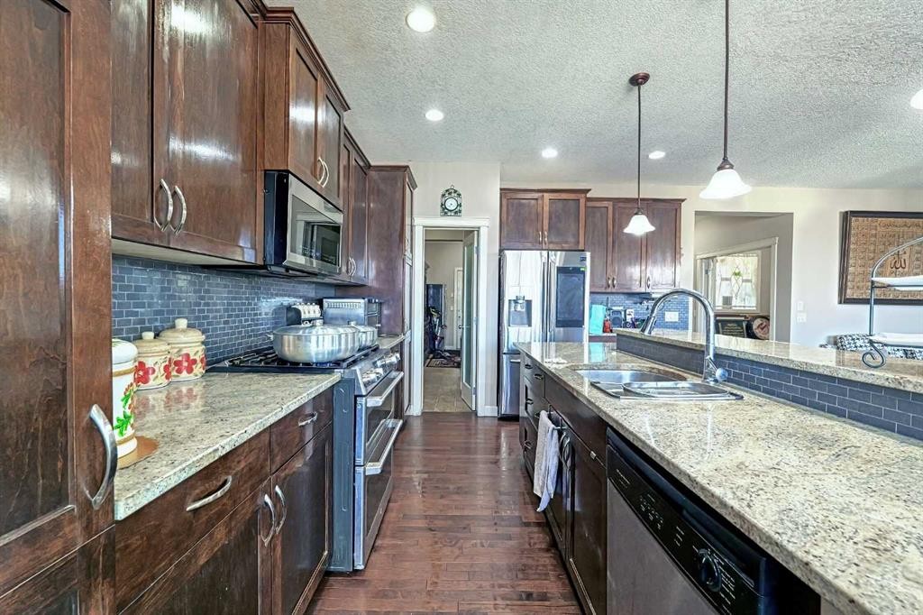 247 Pantego Way Nw, Calgary, AB - Indoor Photo Showing Kitchen With Double Sink With Upgraded Kitchen