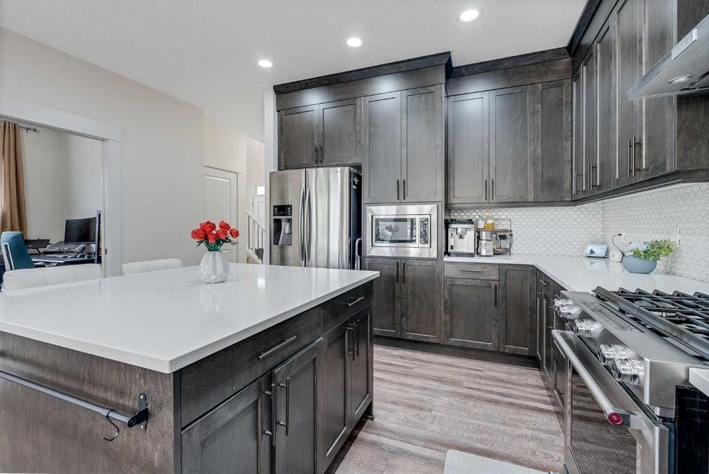 4 Legacy Court Se, Calgary, AB - Indoor Photo Showing Kitchen With Stainless Steel Kitchen With Upgraded Kitchen