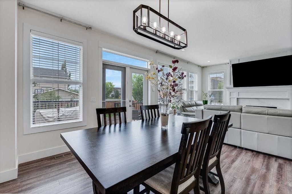 4 Legacy Court Se, Calgary, AB - Indoor Photo Showing Dining Room