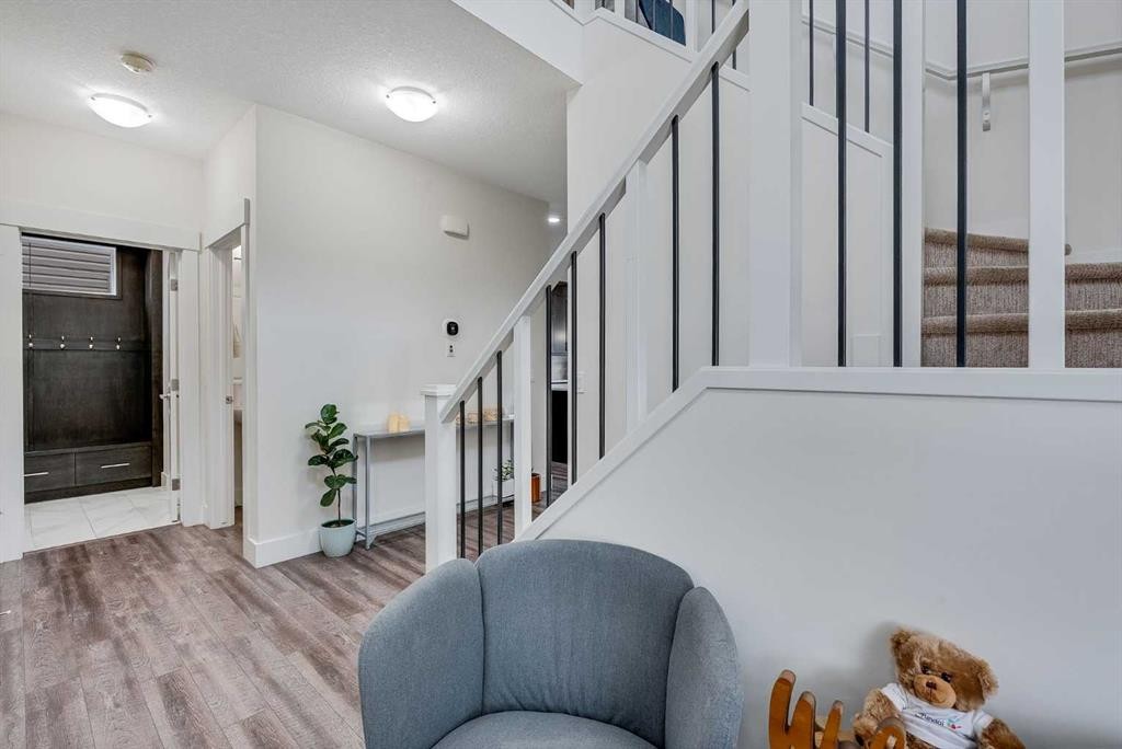 4 Legacy Court Se, Calgary, AB - Indoor Photo Showing Other Room