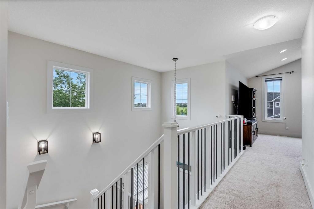 4 Legacy Court Se, Calgary, AB - Indoor Photo Showing Other Room