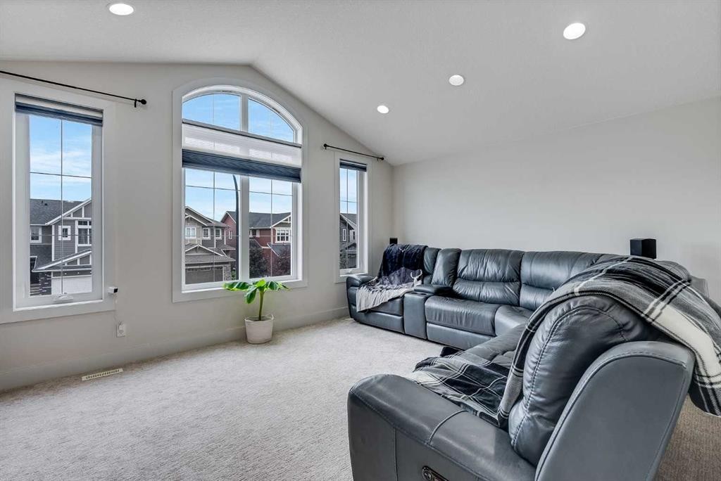 4 Legacy Court Se, Calgary, AB - Indoor Photo Showing Living Room