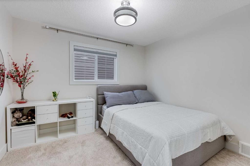4 Legacy Court Se, Calgary, AB - Indoor Photo Showing Bedroom