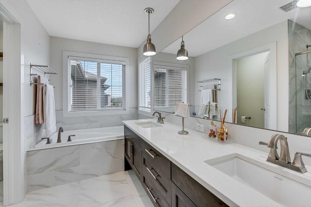 4 Legacy Court Se, Calgary, AB - Indoor Photo Showing Bathroom