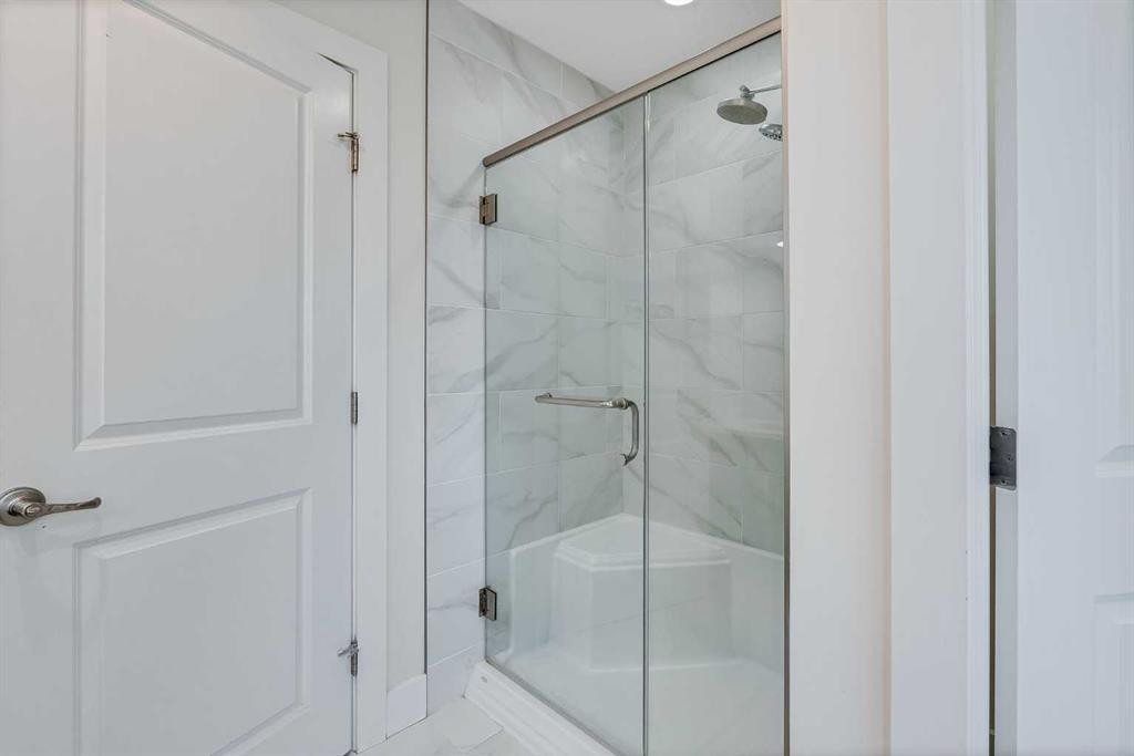 4 Legacy Court Se, Calgary, AB - Indoor Photo Showing Bathroom