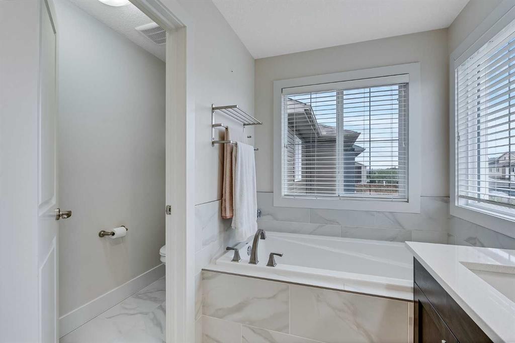 4 Legacy Court Se, Calgary, AB - Indoor Photo Showing Bathroom