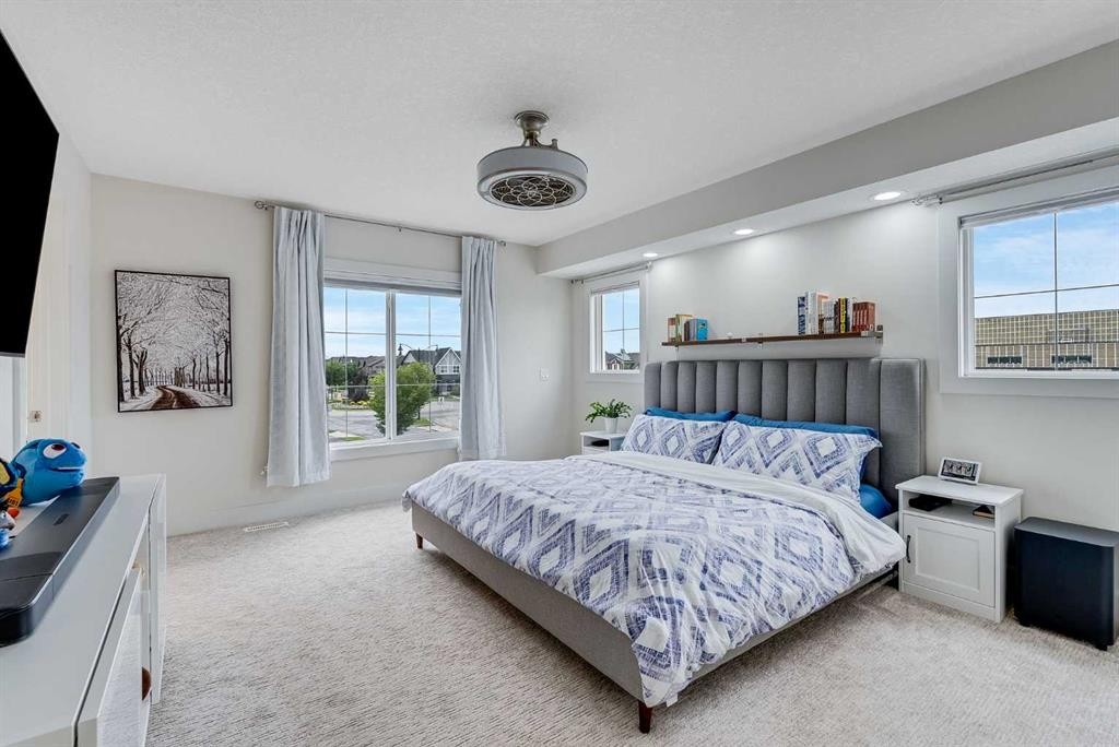 4 Legacy Court Se, Calgary, AB - Indoor Photo Showing Bedroom