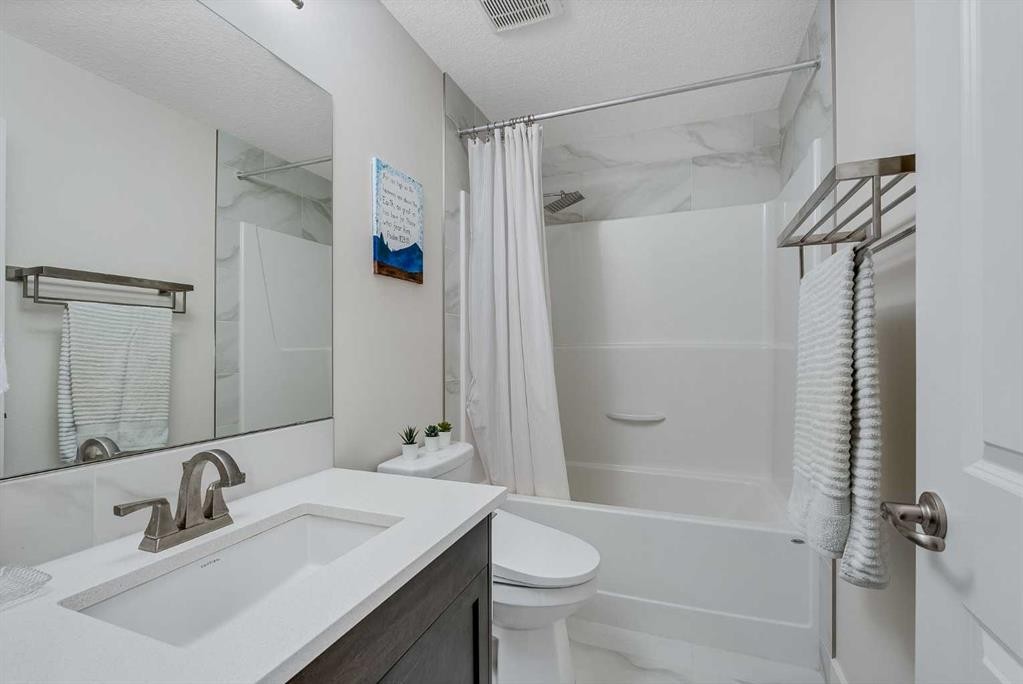 4 Legacy Court Se, Calgary, AB - Indoor Photo Showing Bathroom