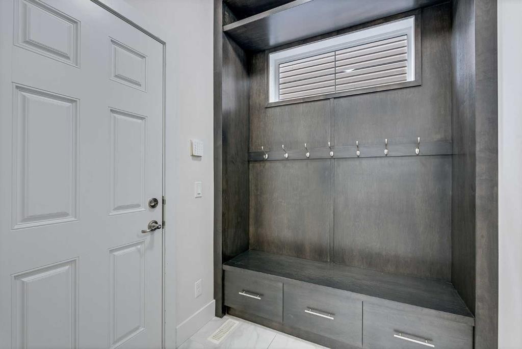 4 Legacy Court Se, Calgary, AB - Indoor Photo Showing Other Room