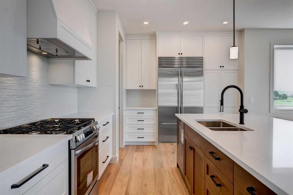 819 Green Haven Close, Okotoks, AB