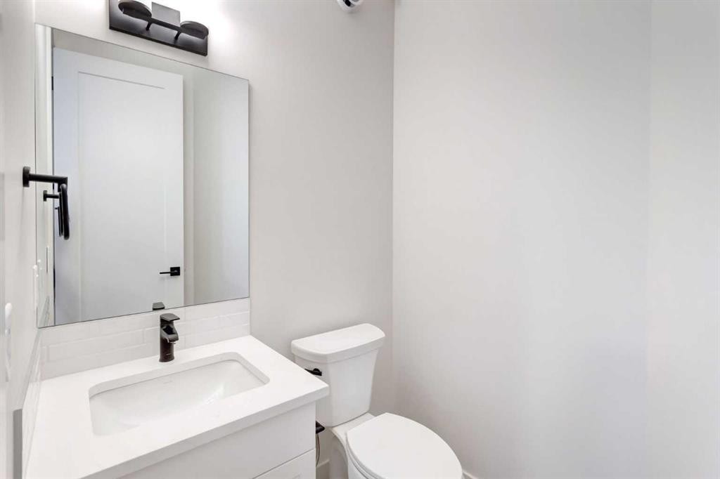 819 Green Haven Close, Okotoks, AB