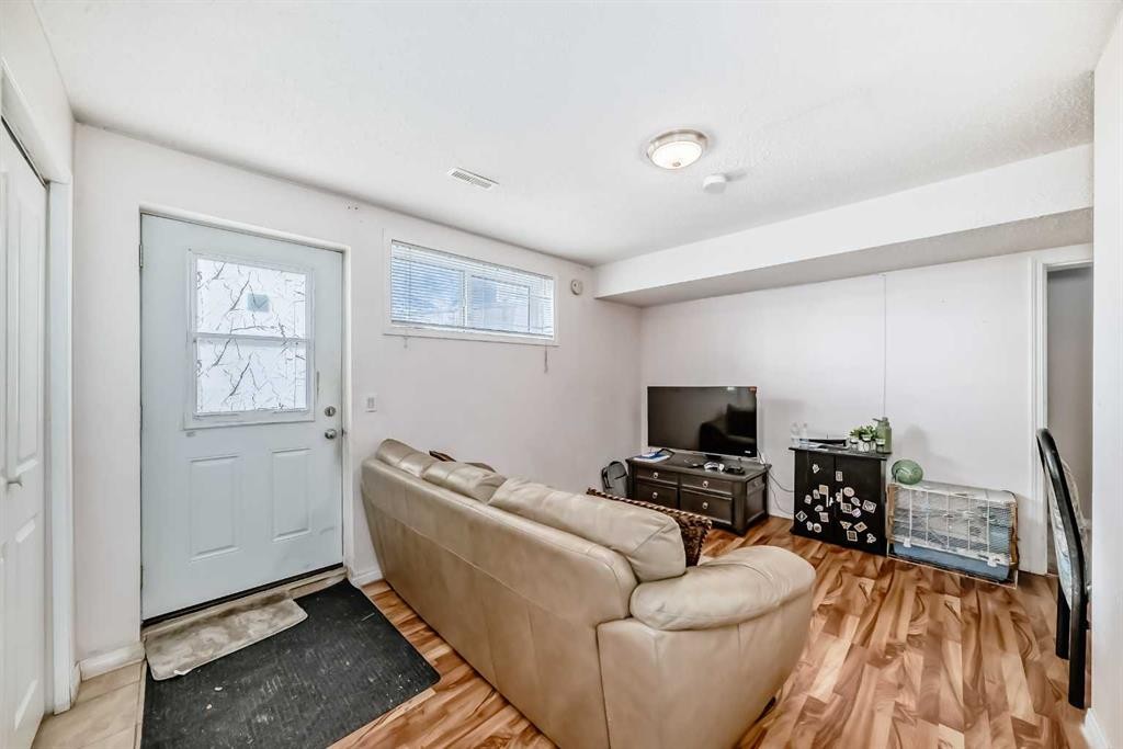 36 Saddleland Court Ne, Calgary, AB - Indoor
