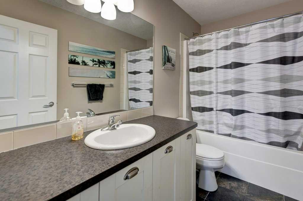 88 Copperstone Gate Se, Calgary, AB - Indoor Photo Showing Bathroom