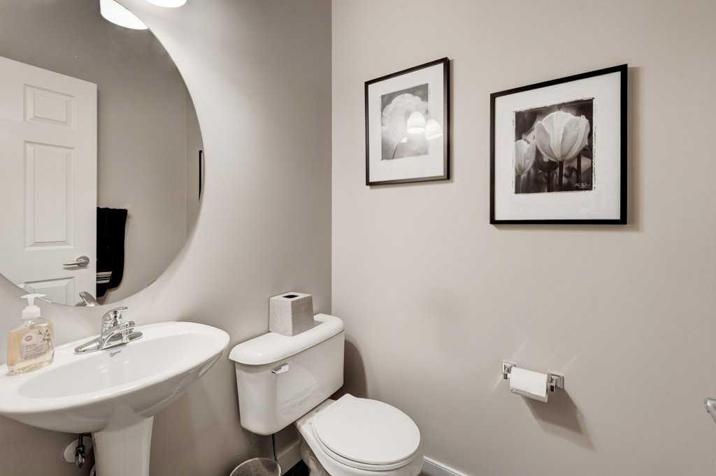 88 Copperstone Gate Se, Calgary, AB - Indoor Photo Showing Bathroom