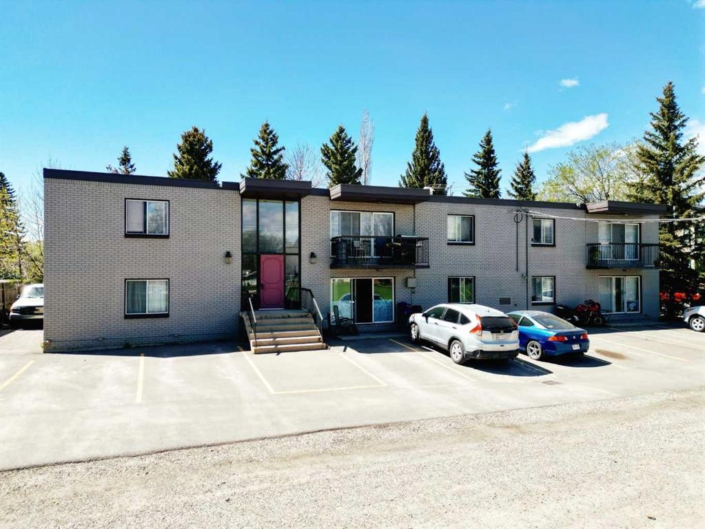 1639 Acton Avenue Sw, Calgary, AB - Outdoor With Facade