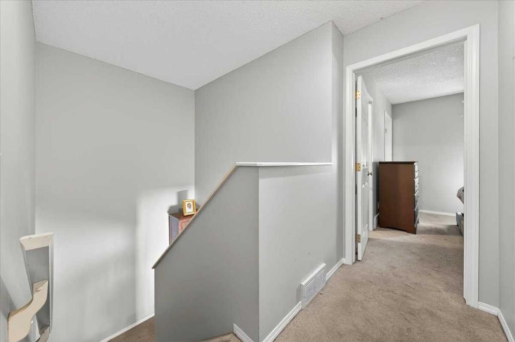15 Cedarview Mews, Calgary, AB