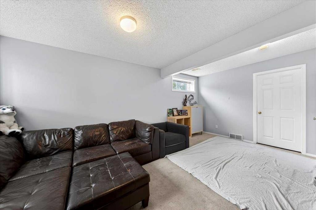 15 Cedarview Mews, Calgary, AB