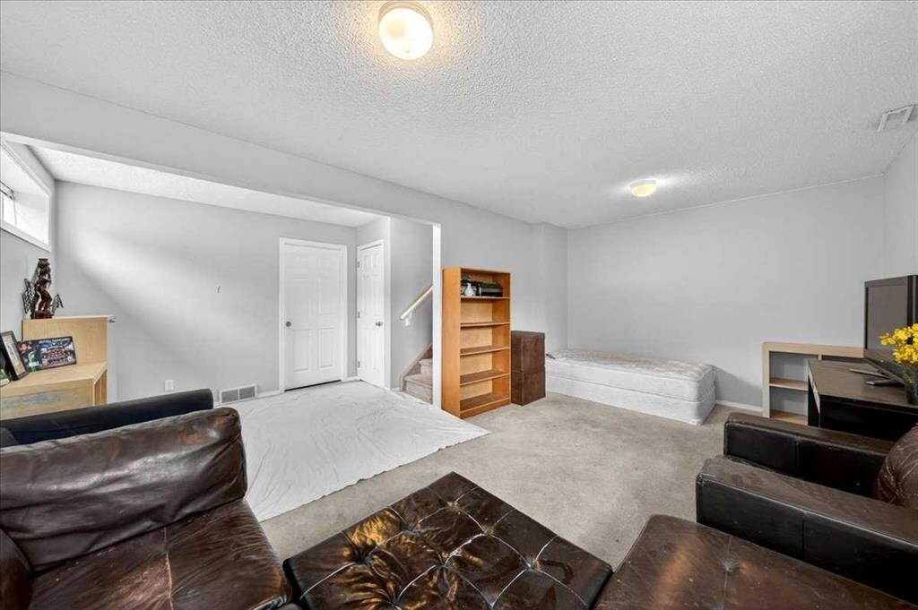 15 Cedarview Mews, Calgary, AB