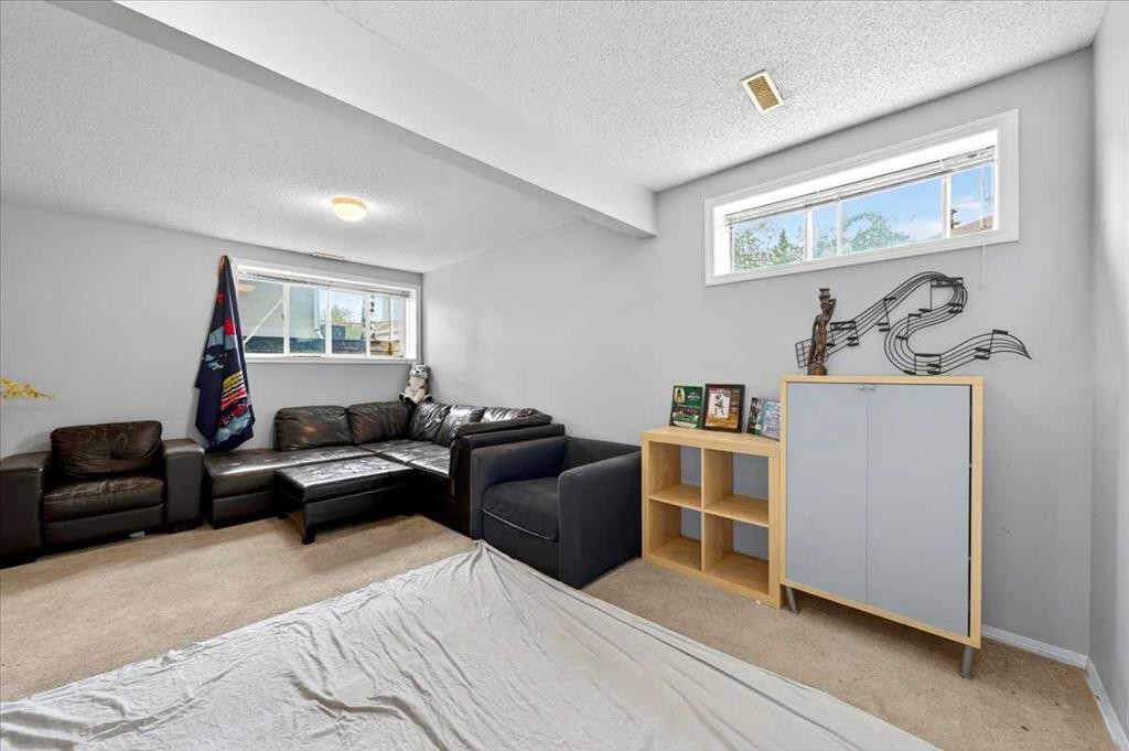 15 Cedarview Mews, Calgary, AB