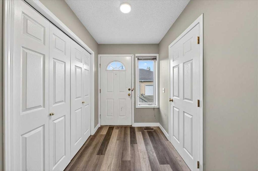 15 Cedarview Mews, Calgary, AB