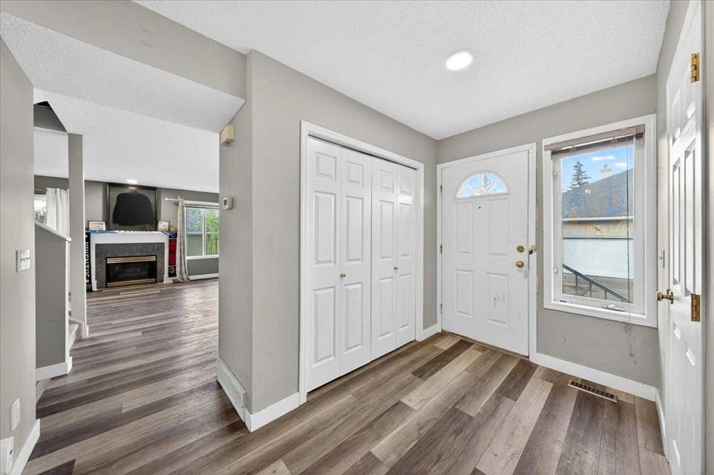 15 Cedarview Mews, Calgary, AB