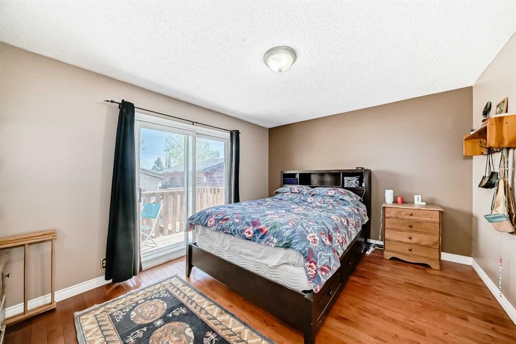 52 Beacham Road Nw, Calgary, AB - Indoor Photo Showing Bedroom