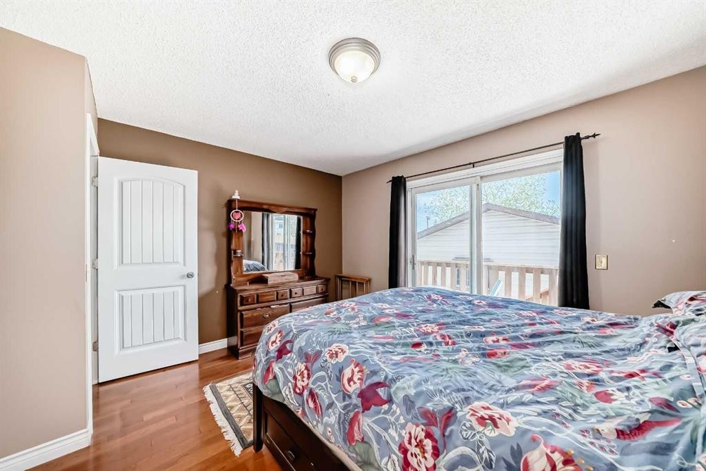 52 Beacham Road Nw, Calgary, AB - Indoor Photo Showing Bedroom
