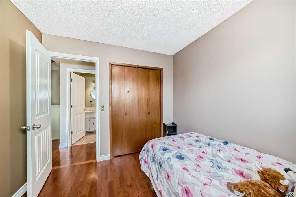 52 Beacham Road Nw, Calgary, AB - Indoor Photo Showing Bedroom
