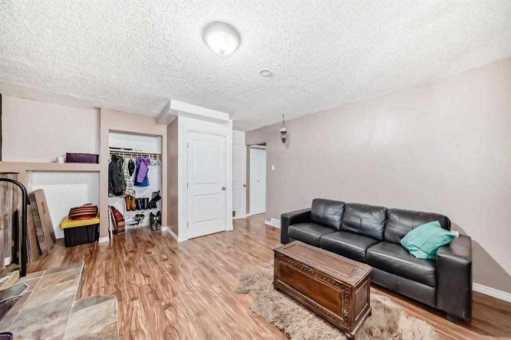 52 Beacham Road Nw, Calgary, AB - Indoor Photo Showing Living Room