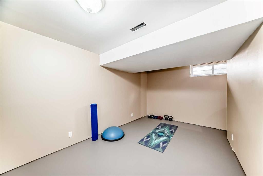 52 Beacham Road Nw, Calgary, AB - Indoor