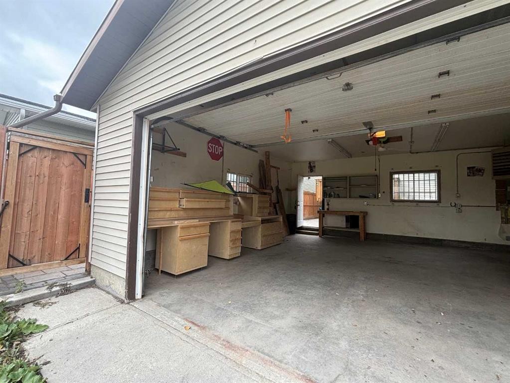 52 Beacham Road Nw, Calgary, AB