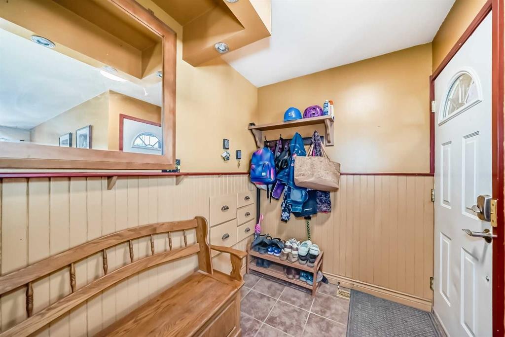 52 Beacham Road Nw, Calgary, AB - Indoor Photo Showing Other Room