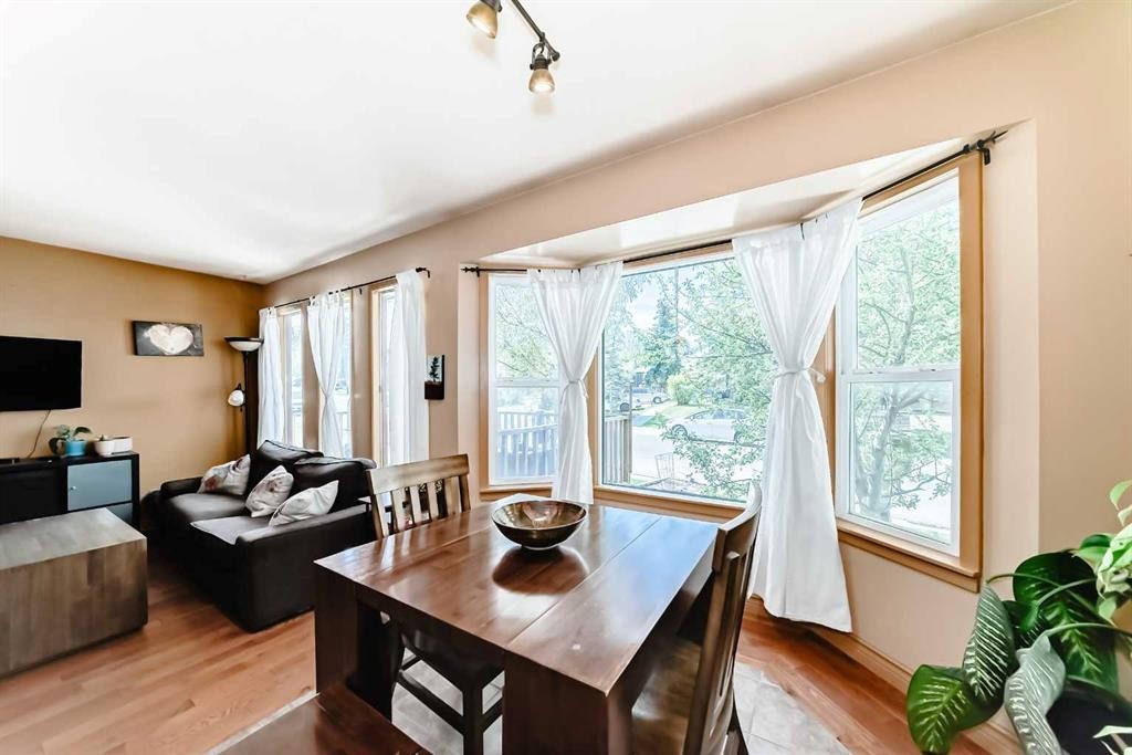 52 Beacham Road Nw, Calgary, AB - Indoor