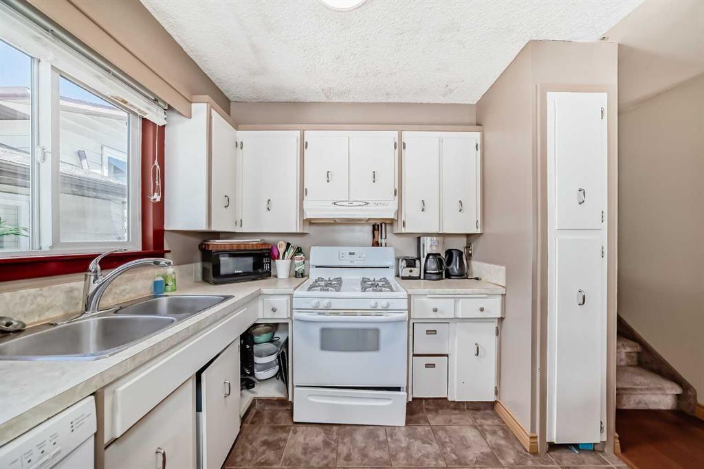 52 Beacham Road Nw, Calgary, AB - Indoor Photo Showing Kitchen With Double Sink
