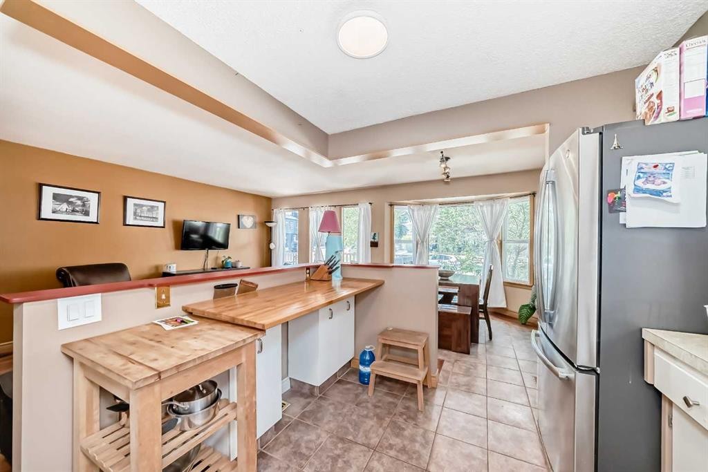 52 Beacham Road Nw, Calgary, AB - Indoor