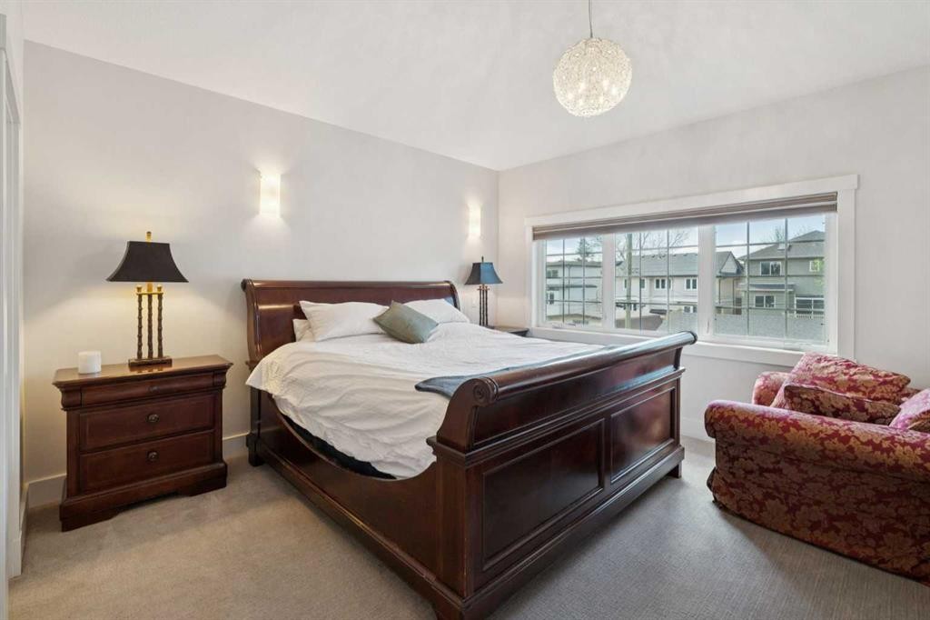 1811 31 Avenue Sw, Calgary, AB - Indoor Photo Showing Bedroom