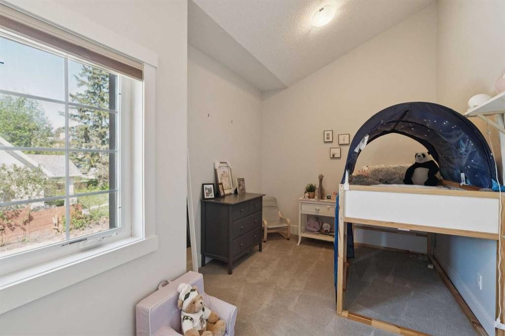 1811 31 Avenue Sw, Calgary, AB - Indoor