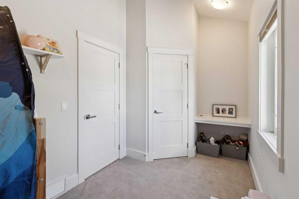 1811 31 Avenue Sw, Calgary, AB - Indoor Photo Showing Other Room