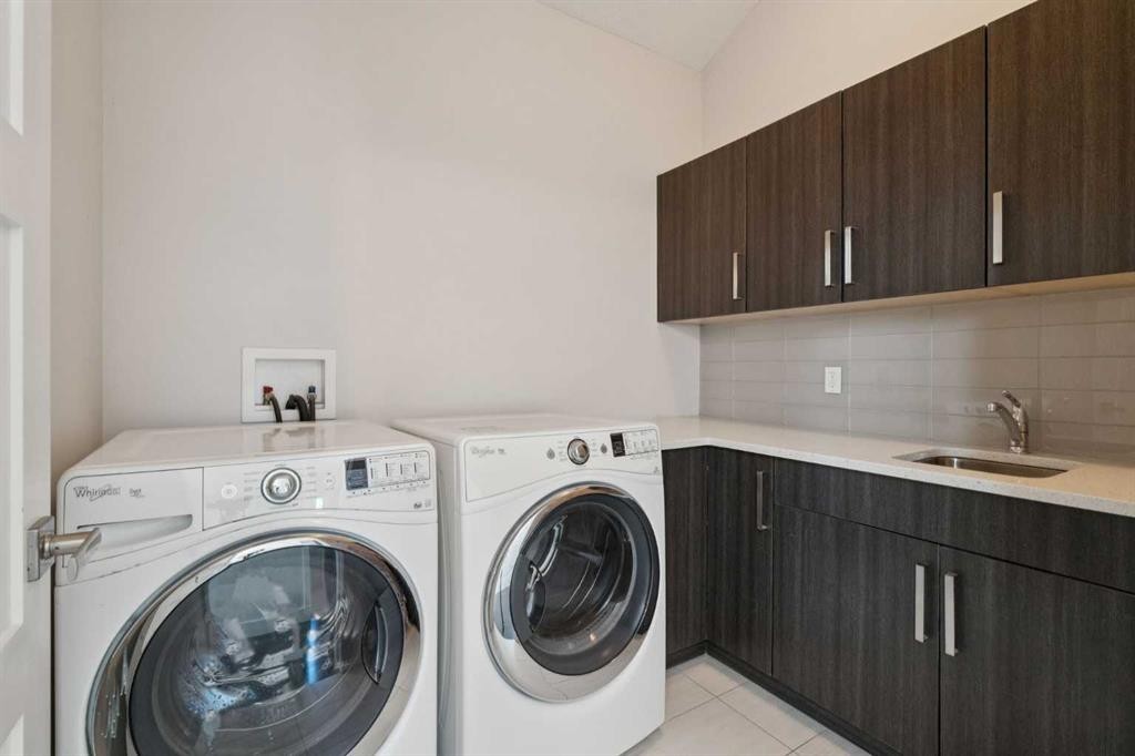1811 31 Avenue Sw, Calgary, AB - Indoor Photo Showing Laundry Room
